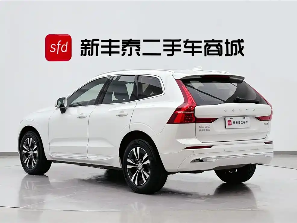 Volvo XC60 2024 B5 AWD Momentum