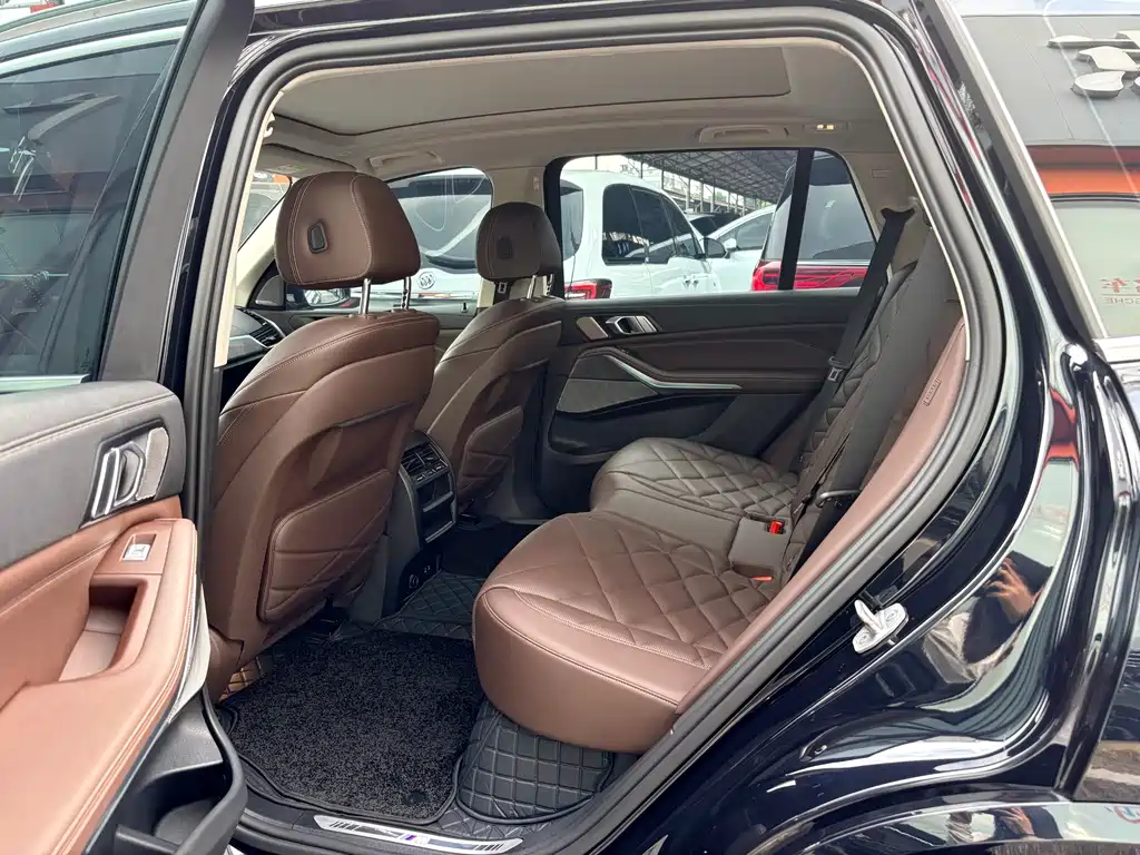 BMW X5 2022 Facelift xDrive 30Li Exclusive Edition M Sport Package