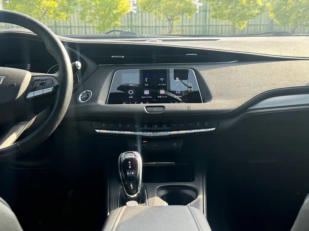 Cadillac XT4 2021 28T FWD Leading Edition