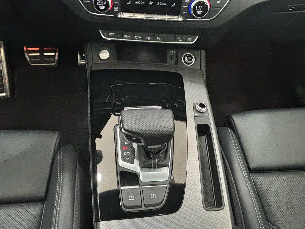 Audi Q5L 2025 45 TFSI Luxury Dynamic Edition