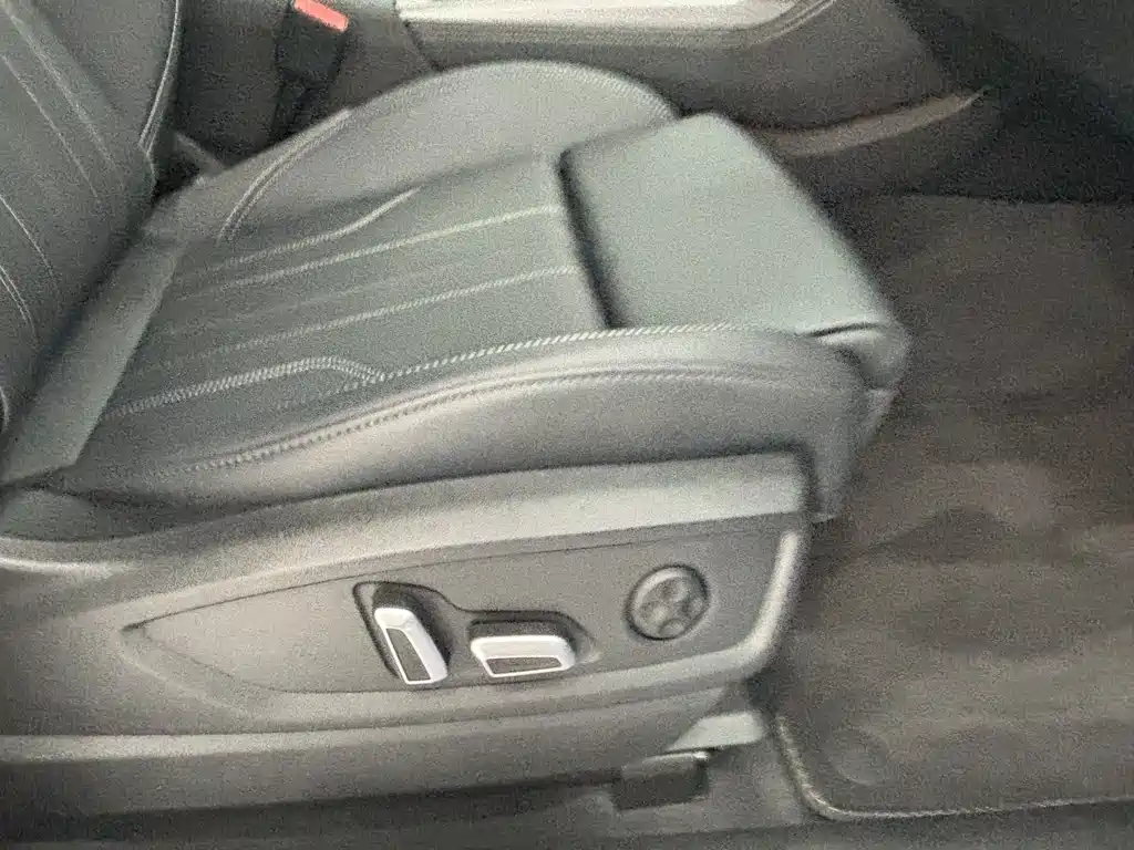 Audi Q5L 2025 45 TFSI Luxury Dynamic Edition