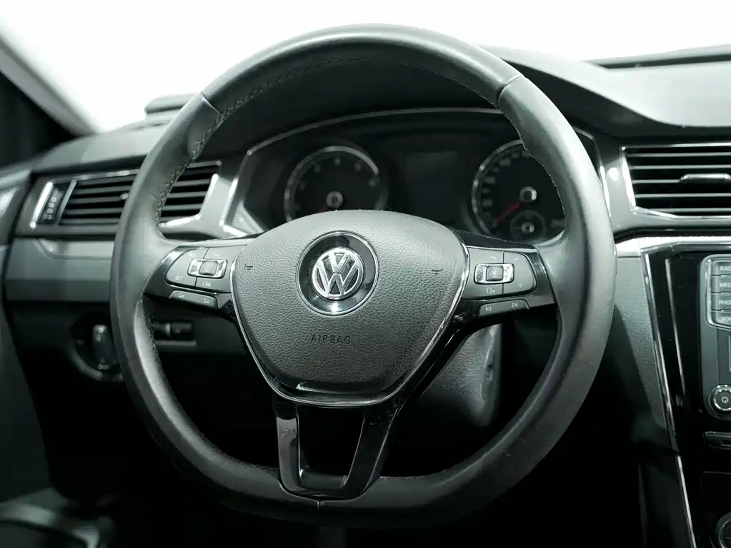 Volkswagen Passat 2017 330TSI DSG Yuzun Edition