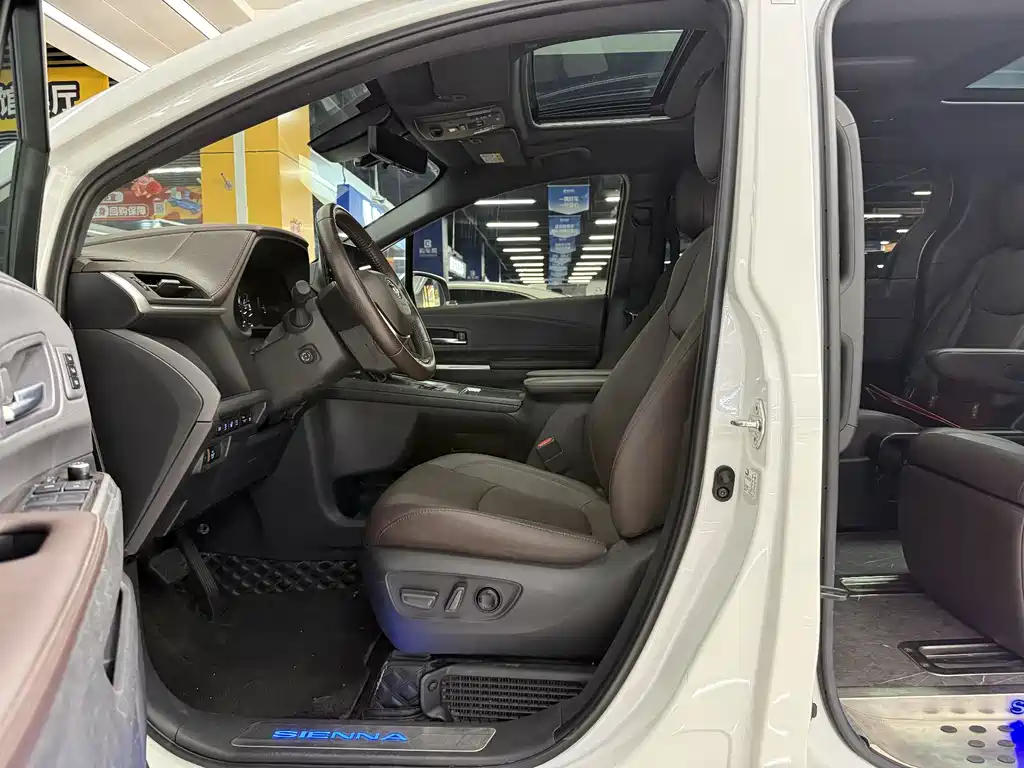 Sienna 2021 2.5L Hybrid Platinum Edition