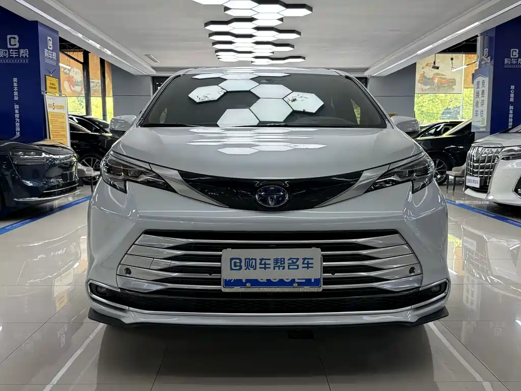 Sienna 2021 2.5L Hybrid Platinum Edition
