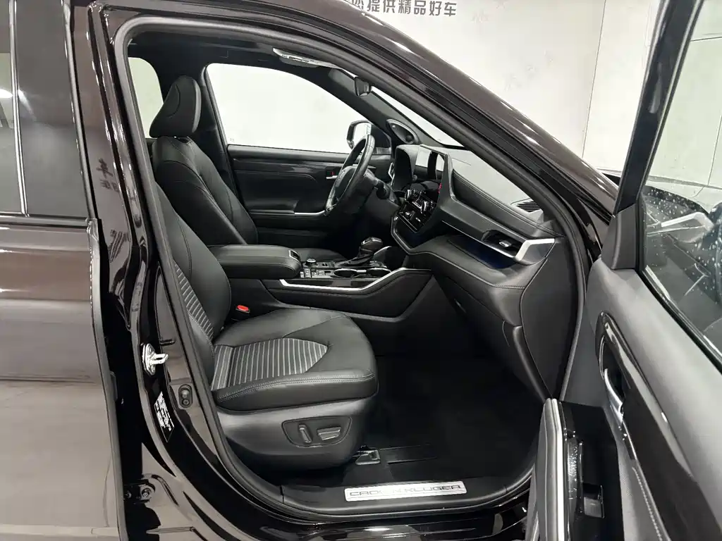 Crown Kluger 2022 2.0T AWD Sport Edition