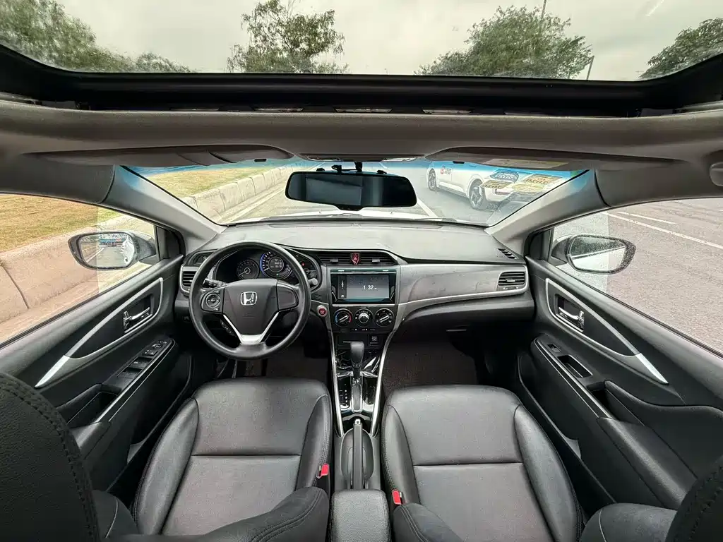 Crisp 2016 1.8L CVT Luxury Edition
