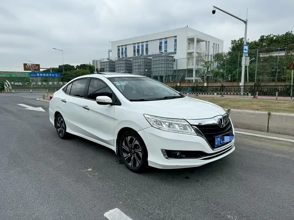 Crisp 2016 1.8L CVT Luxury Edition
