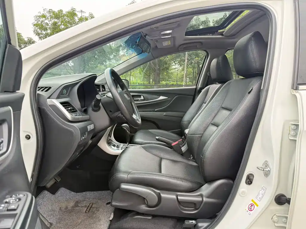 Crisp 2016 1.8L CVT Luxury Edition