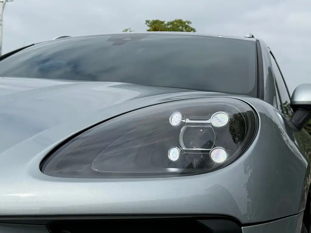 2021 Porsche Macan 2.0T