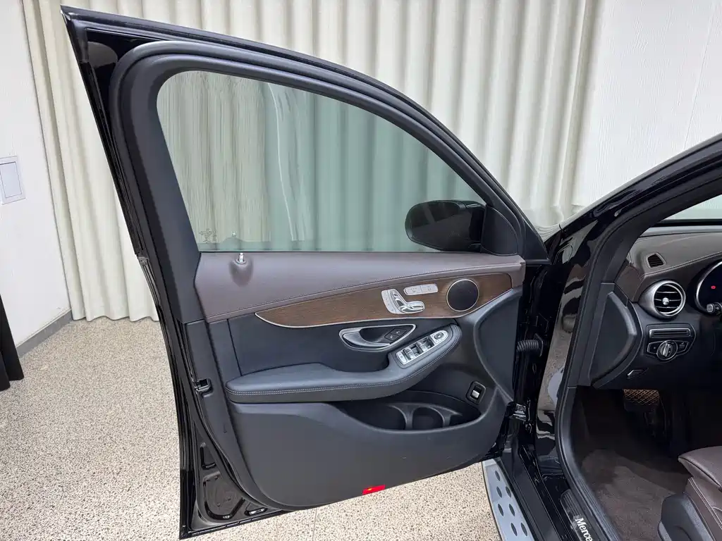 Mercedes-Benz GLC 2022 GLC 260 L 4MATIC Luxury Trim