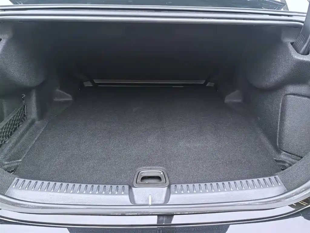 Mercedes-Benz E-Class 2025 E 300 L Fashion Edition