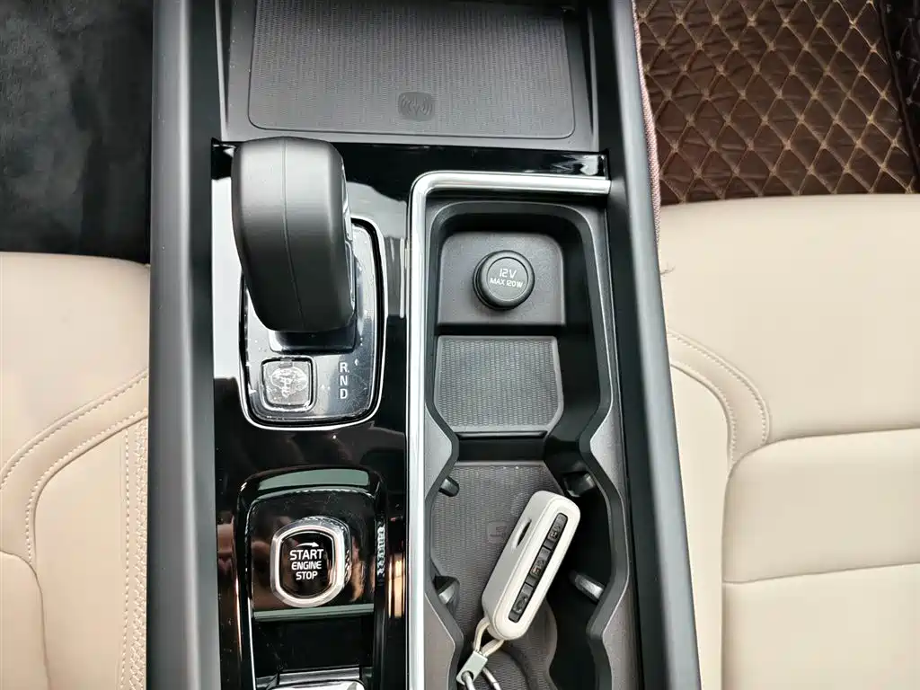 Volvo XC60 2026 B5 AWD Momentum Luxury Edition
