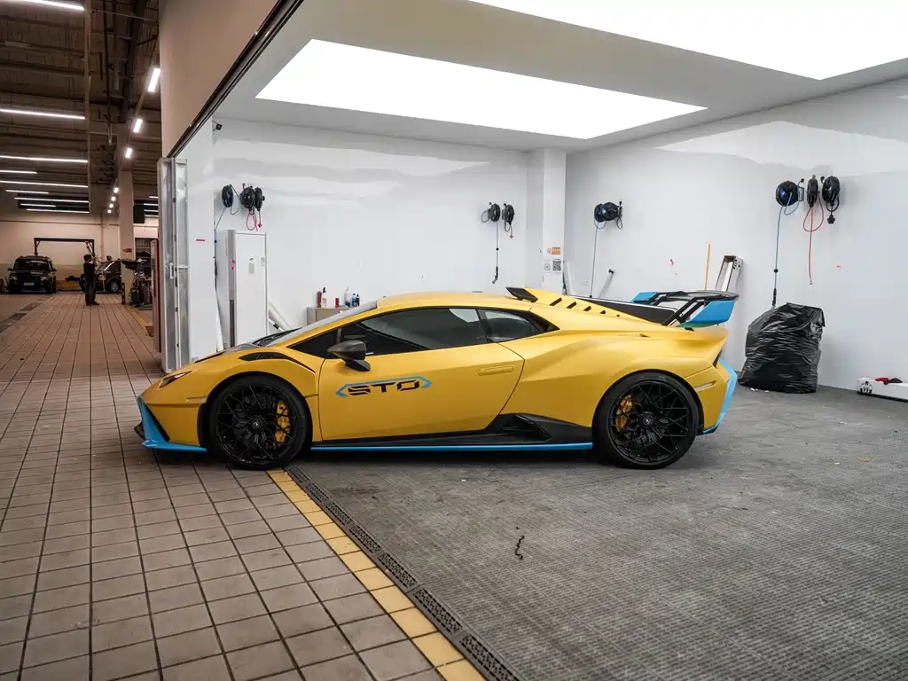 Lamborghini Huracán STO 2021