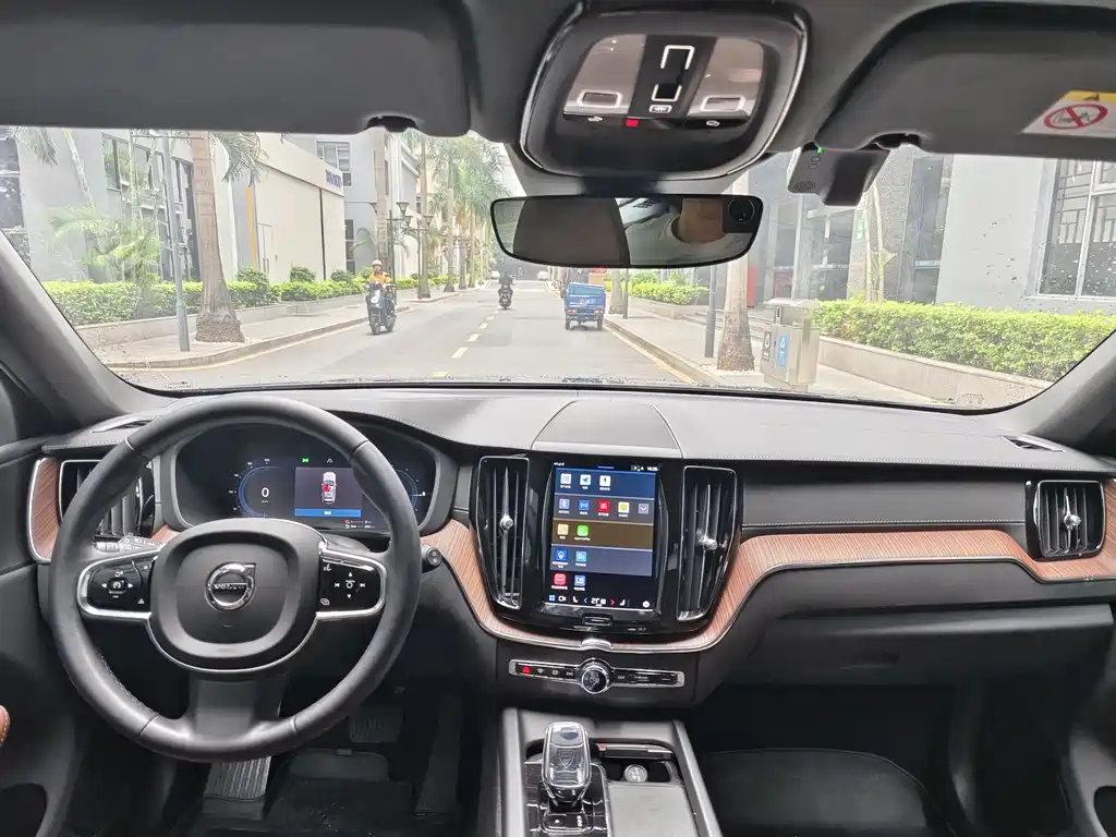 Volvo XC60 2023 T8 Plug-in Hybrid AWD Long Range Inscription