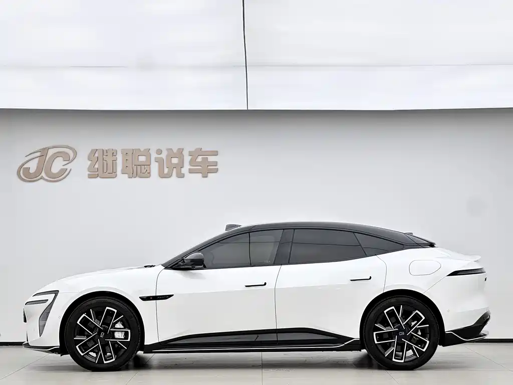 Avatr 06 2025 Ultra EV