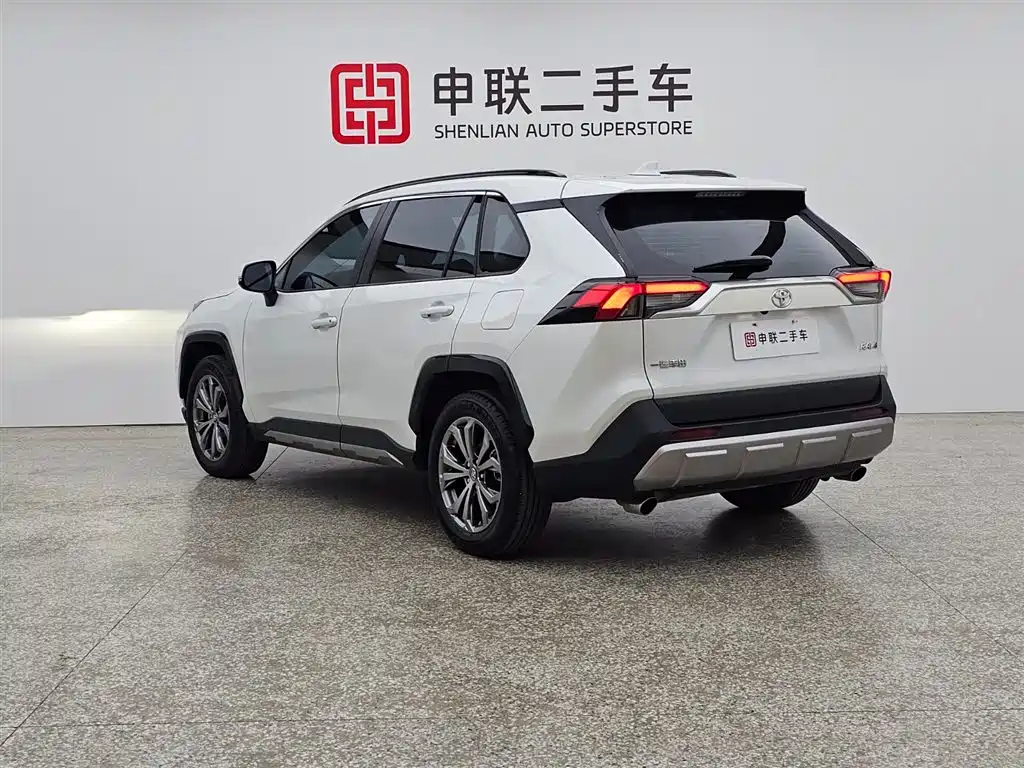 Toyota RAV4 2024 2.0L CVT FWD Style Plus Edition