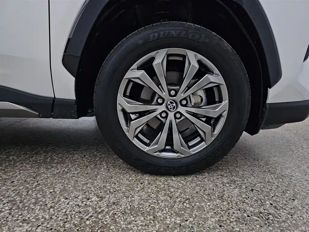 Toyota RAV4 2024 2.0L CVT FWD Style Plus Edition