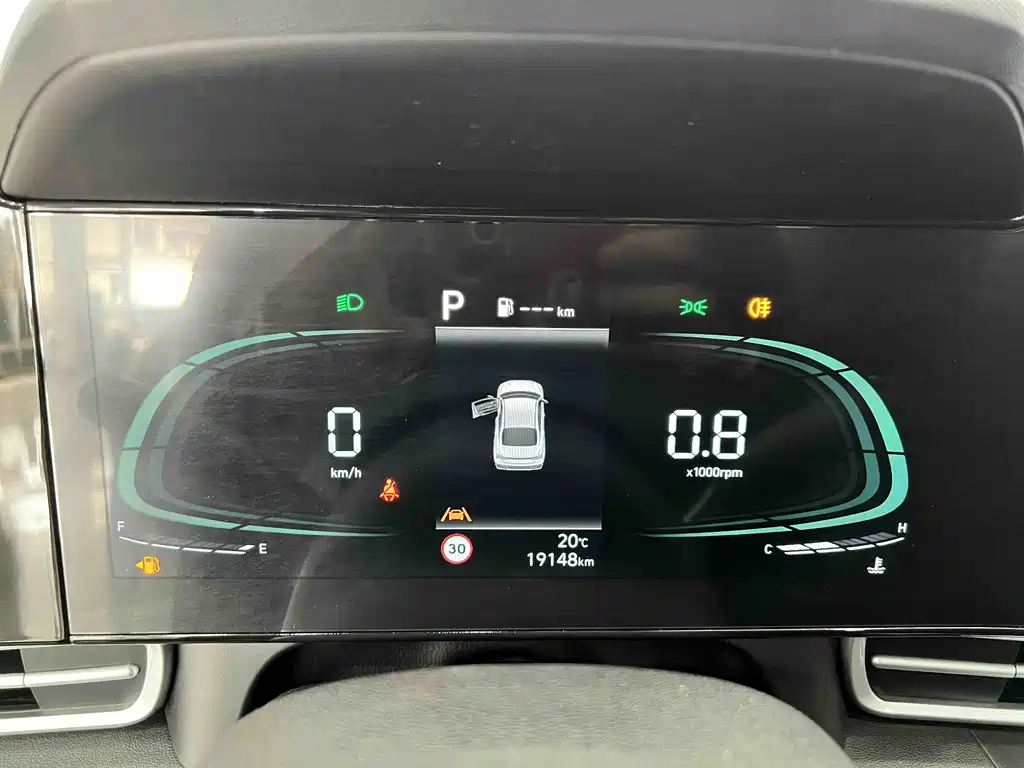 Hyundai Elantra 2023 1.5L CVT LUX Premium Edition