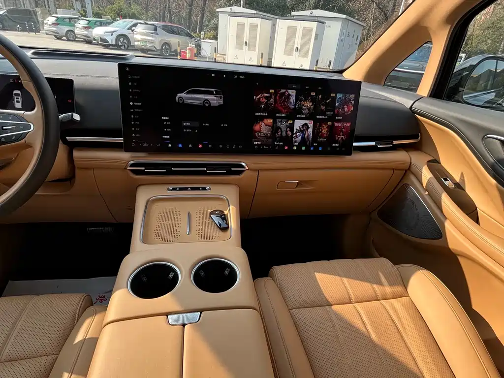 Voyah Dreamer 2025 PHEV AWD Flagship Kunpeng Edition