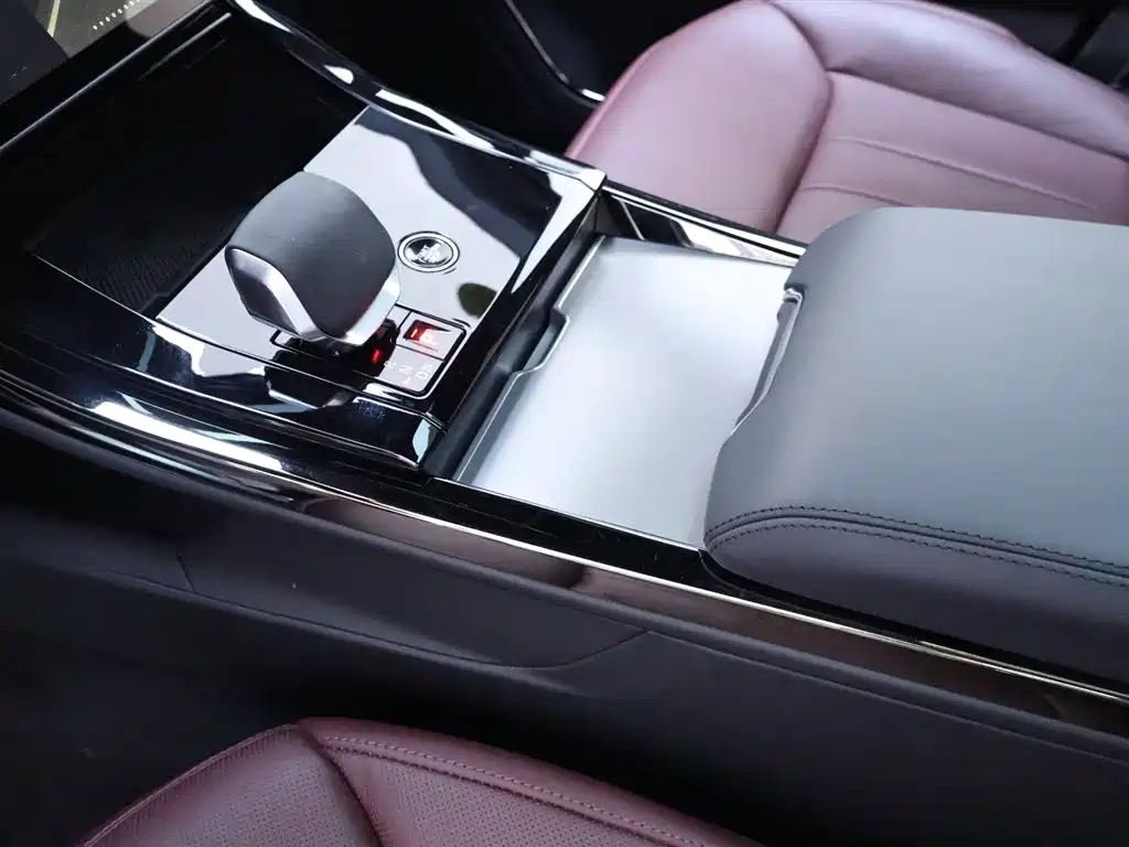 Range Rover Sport 2025 400PS Hidden Edge Special Edition