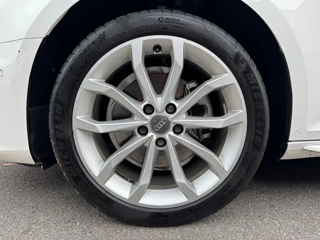 Audi A4L 2019 40 TFSI Fashion Edition China VI