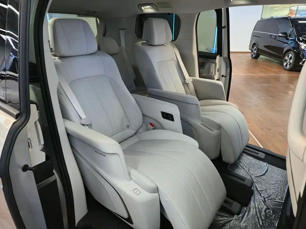 Buick GL8 PHEV 2024 Lu Zun Luxury Edition 7-Seater