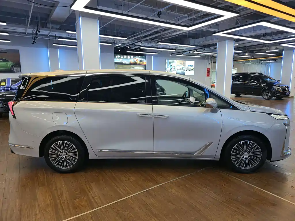 Buick GL8 PHEV 2024 Lu Zun Luxury Edition 7-Seater