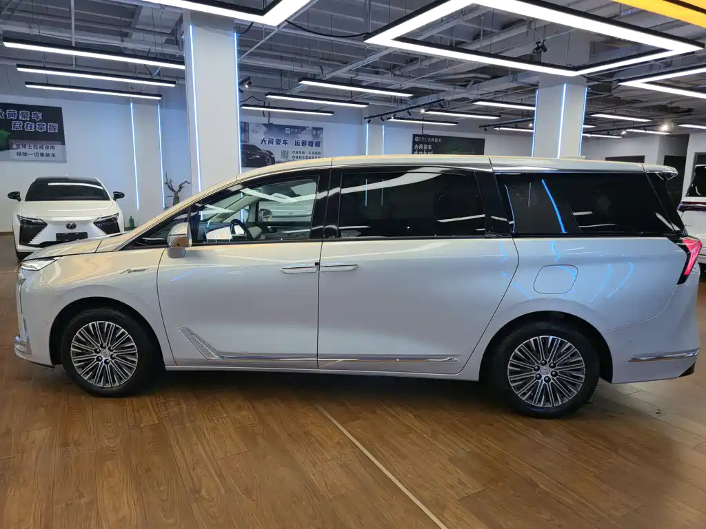 Buick GL8 PHEV 2024 Lu Zun Luxury Edition 7-Seater