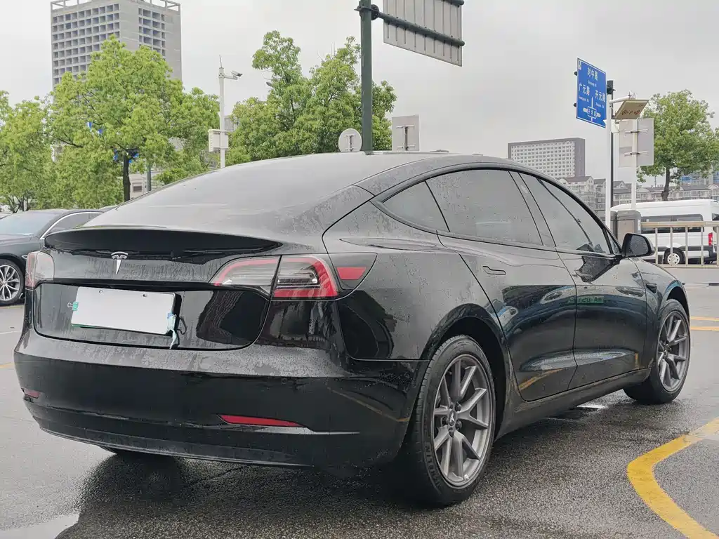 Model 3 2022 Rear-Wheel Drive