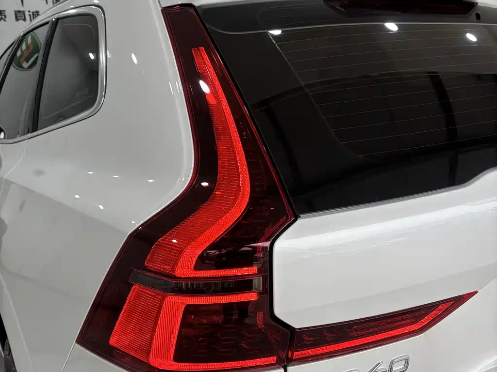 Volvo XC60 2026 B5 AWD Momentum Sport Edition