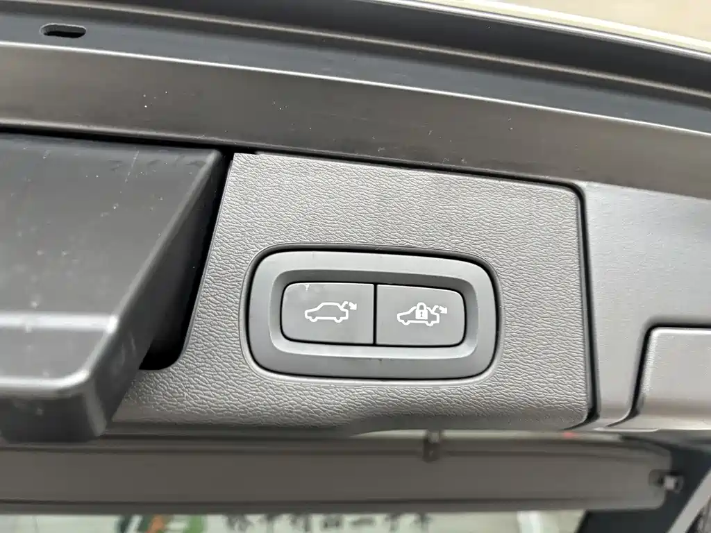 Volvo XC60 2026 B5 AWD Momentum Sport Edition