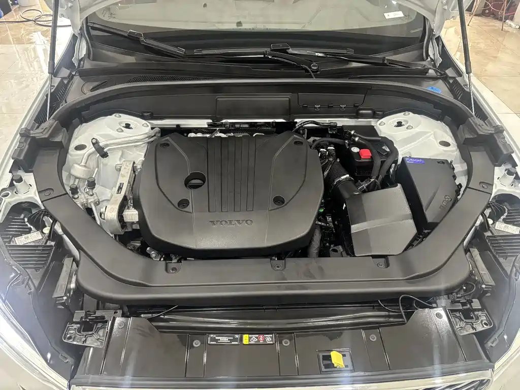 Volvo XC60 2026 B5 AWD Momentum Sport Edition