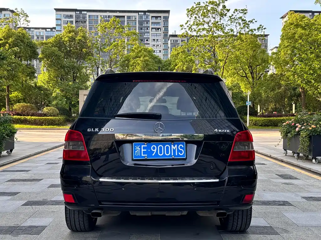 Mercedes-Benz GLK-Class 2011 GLK 300 4MATIC Fashion Edition