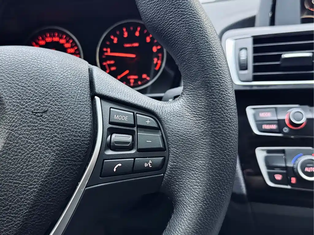 BMW 1 Series (import) 2015 120i Leading Edition