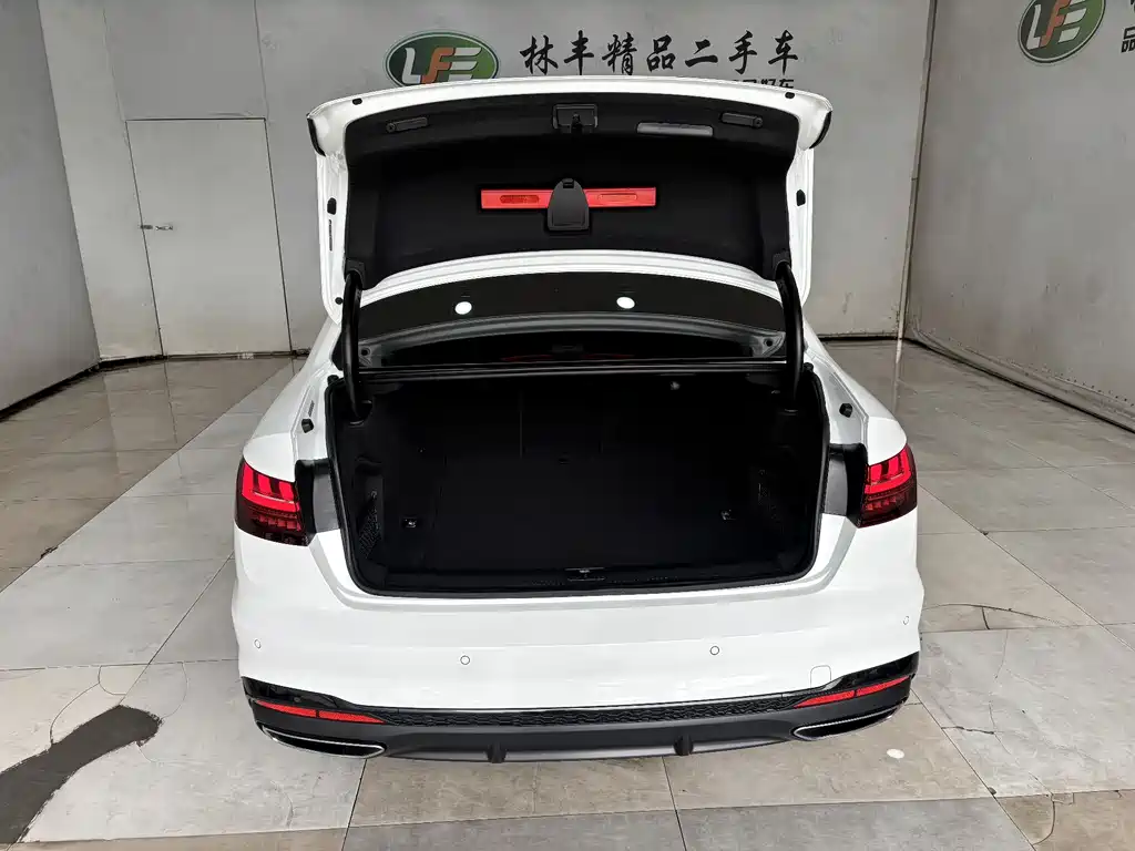 Audi A4L 2024 40 TFSI Luxury Dynamic Edition