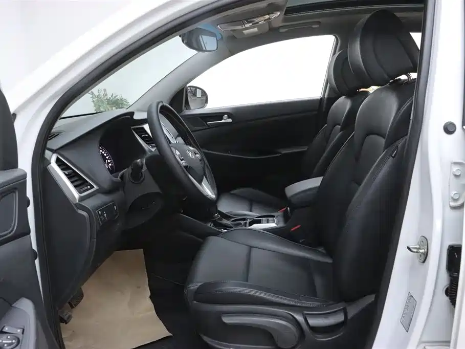 Tucson 2015 1.6T DCT 2WD Smart