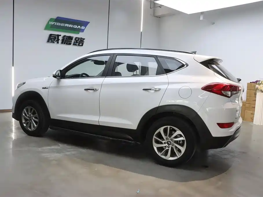 Tucson 2015 1.6T DCT 2WD Smart