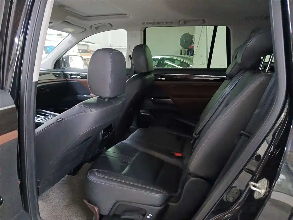 GAC Trumpchi GS8 2017 320T 2WD Luxury Edition (7-Seater)