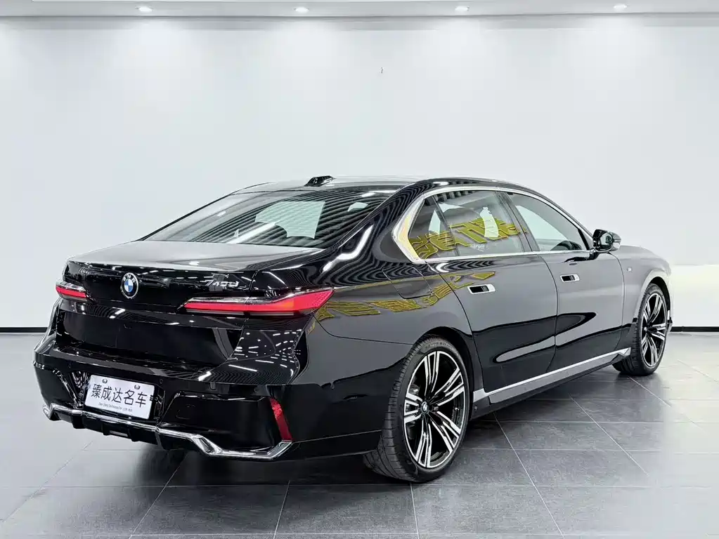 BMW 7 Series 2023 735Li M Sport Package