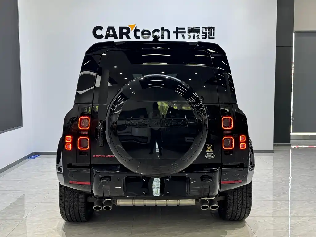 Land Rover Defender 110 5.0T V8 2024
