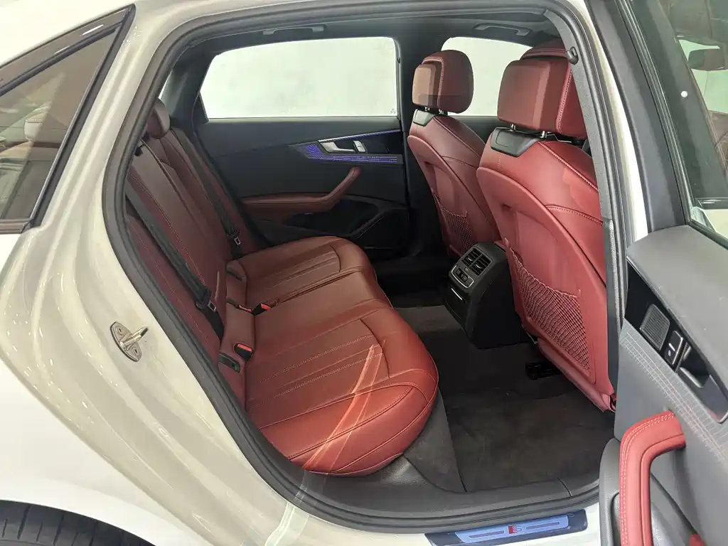 Audi A4L 2025 40 TFSI Luxury Dynamic B&O Star Night Edition