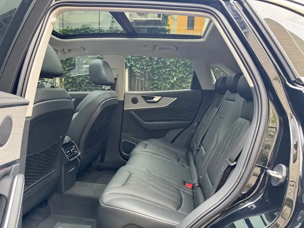 Hongqi HS5 2025 2.0T AWD Qi Xiang Pro Edition
