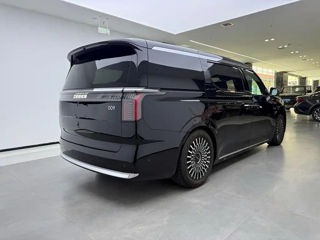 Zeekr 009 2024 Six-Seat Executive Edition AWD 108kWh