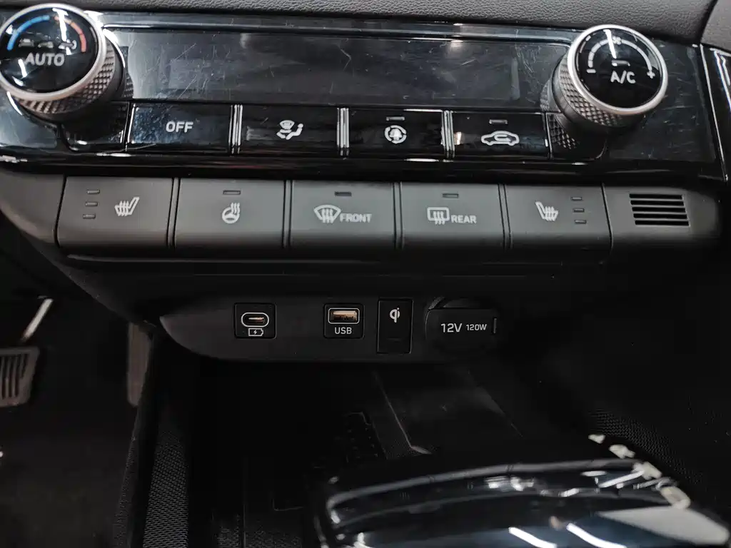 Hyundai Elantra 2023 1.5L CVT Premium