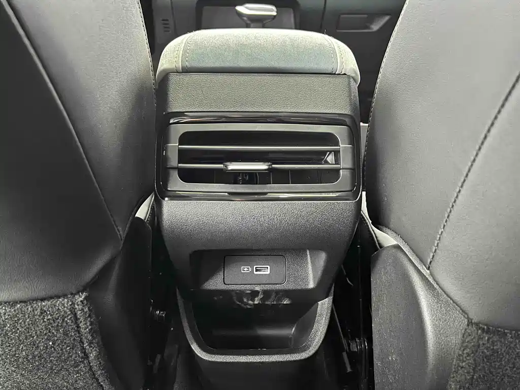 Geely Emgrand S 2022 1.4T CVT Crossover Player Edition