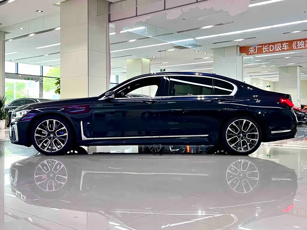 BMW 7 Series 2021 model 740Li Leading Edition M Sport Package