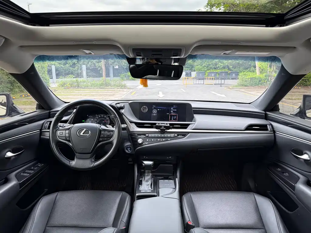 Lexus ES 2021 300h Excellence Edition