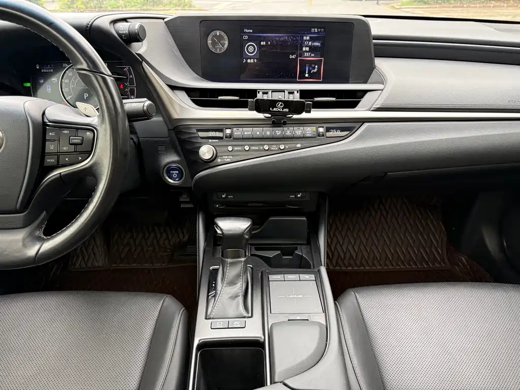 Lexus ES 2021 300h Excellence Edition