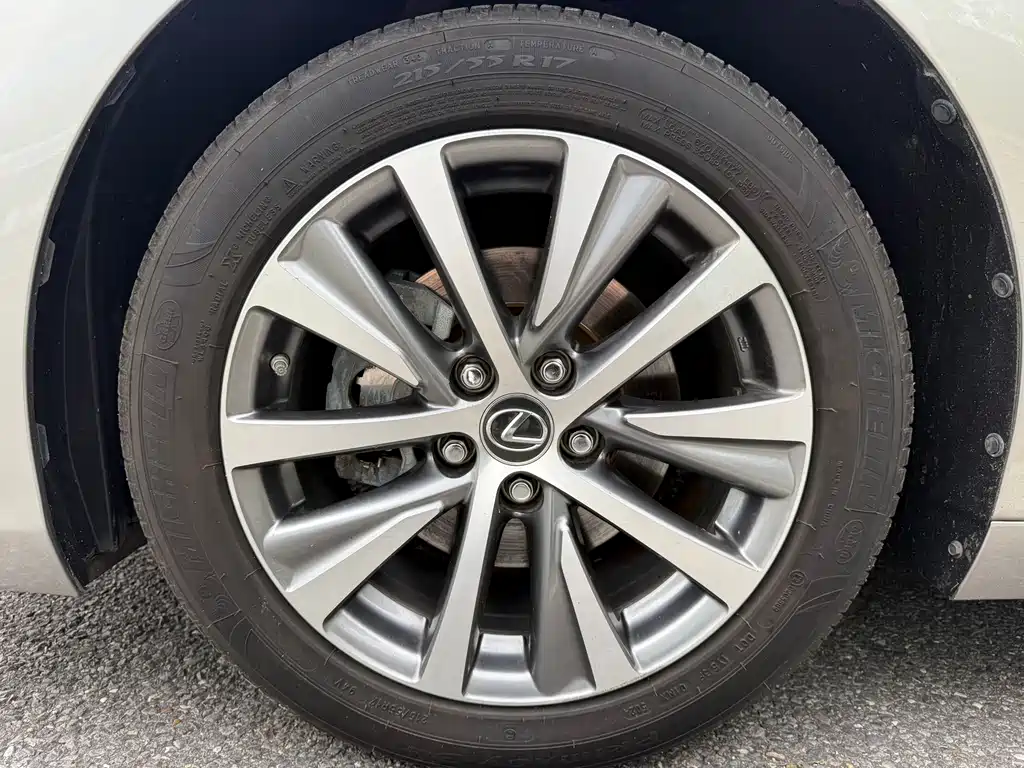 Lexus ES 2021 300h Excellence Edition