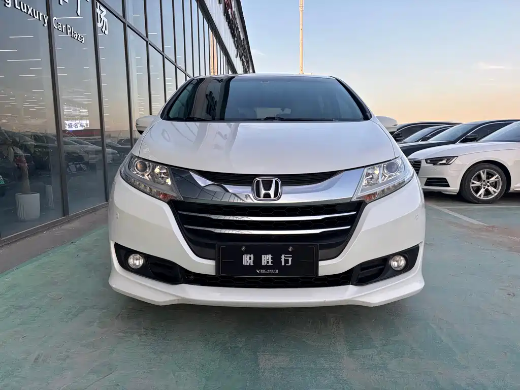 Honda Odyssey 2015 Facelift 2.4L Luxury Edition